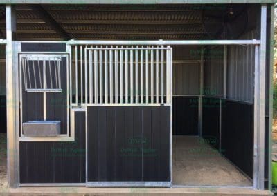 360 degree stable feed bin with hay rack