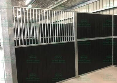 Dividing horse stable panel with privacy