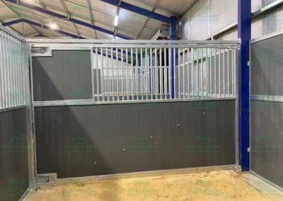 Swinging horse stable divider panel for mare & foal