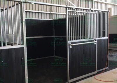 Front horse stable panel with sliding door