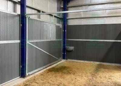 Mare & Foal swinging divider panel