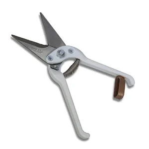 Serrated hoof trimmer